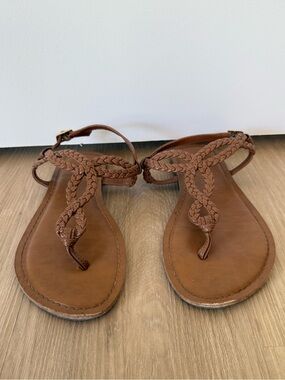 Women’s Braided T-Strap Sandals in Brown